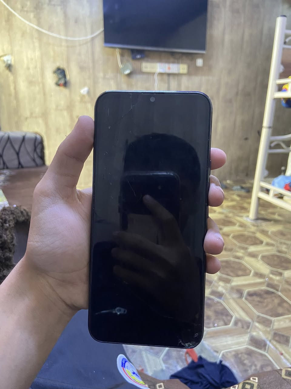 انفنكس سمارت 5  مابي اي خلل بس هاذ الكسر البشاشه موظح كدامكم جهاز يخبل بس هاذ الكسر ومماثر ع المس ابد سعر ٥٠ الف وبي مجال حك جيتك وتدللون مكان بغداد الحريه رقم التواصل واتساب ‪+964 776 847 2166
