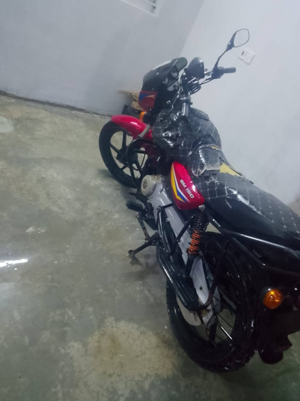 للبيع دراجه بوكسر موديل 2021 مرقمه ديالى السعر 1650 وبيها مجال للطيبين للتصال *********** ما ممدود عليهى سبانه ابد المحرك بلادي
