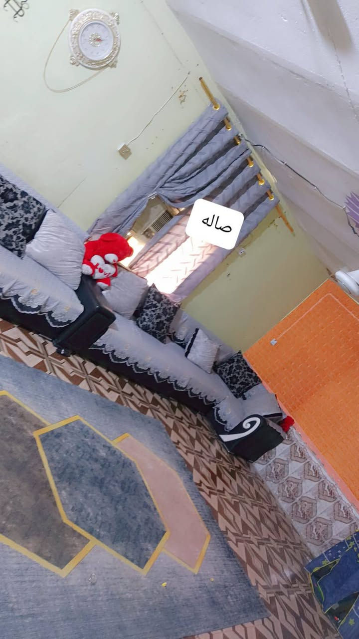 بيت زراعي للبيع  ب حي الحسن وي نزلت النهر قرب جامع ابا الفضل جاي من مولدة نجم مساحة البيت 180
السعر 25وبيه مجال 
رقم موبايل ***********
