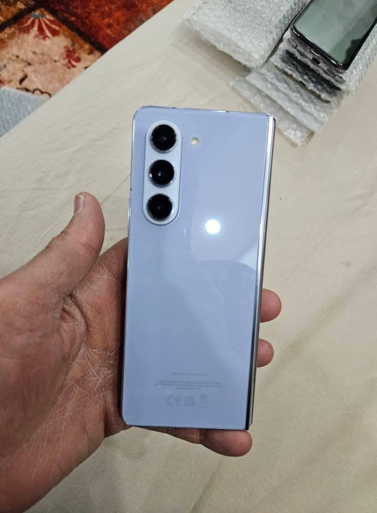 للبيع هاتف سامسونك زت فولد ٥ نضافه ١٠٠شرق اوسط خطين لاتصال ***********
