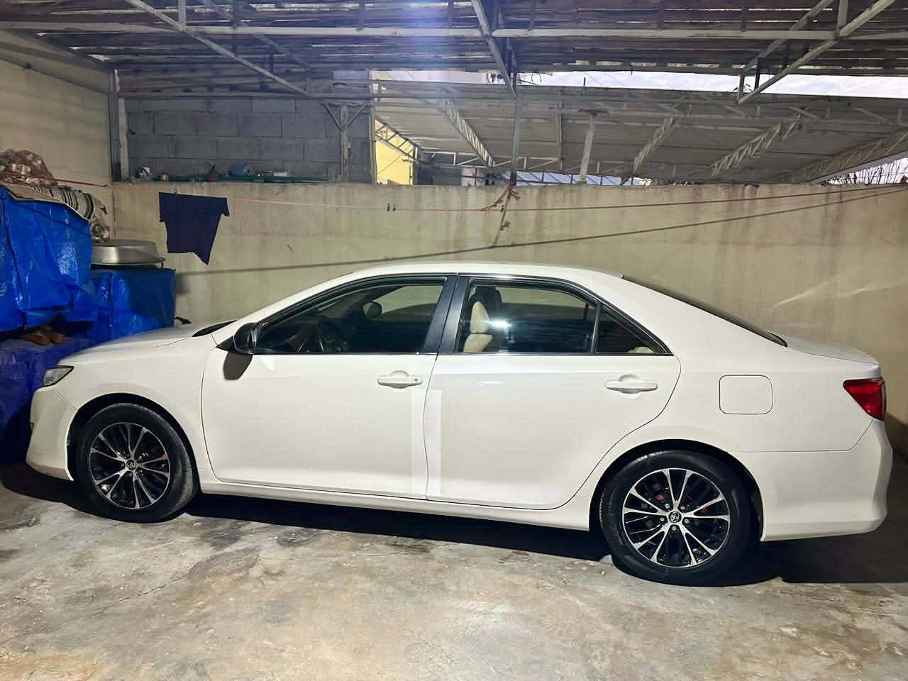 تـــــویوتا کامری خەلیجی 
مـــــۆدیل 2014
ڕەنـــــــگ سپی 
یەک دەرگای بۆیاخەو بستەک PDR
147 هەزار کیلۆمتر ڕۆشتوە
هەموو گێانی بە شەرەتەو ماڵی دۆستە سێر ڤسی کاملی بۆ کراوە 
بەناوی خۆمەوەیەو سەیارەی ماڵە

ناونیشان کلار بەردەسور 
***********
