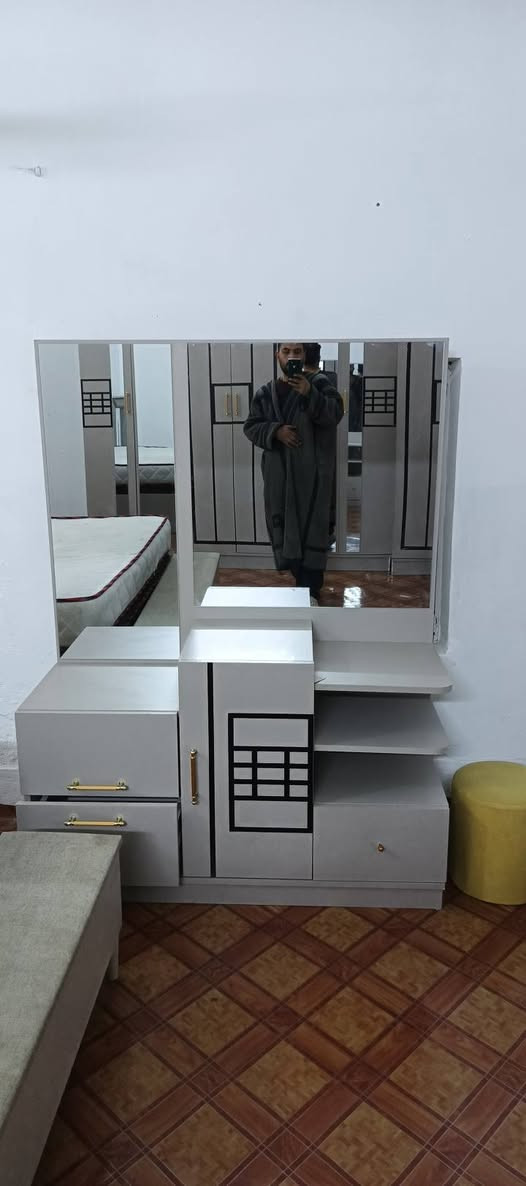 غرفه نوم تركيه مستعمله شي قليل نضافتها 9/ بالميه عشر قطع اليحب يتواصل وياي على هاذ الرقم ‏‪***********‬‏  سعره  700
