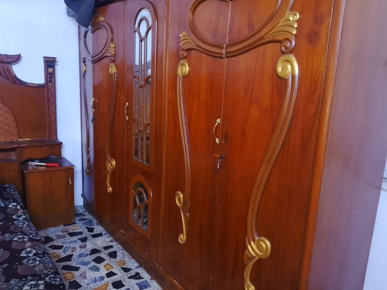 السلام عليكم غرفه البيع عراقيه نضيفه مابيهه كلشي كامله ب 400 وبيهه مجال عنوان سبع قصور ‏‪***********‬‏ واتسب
