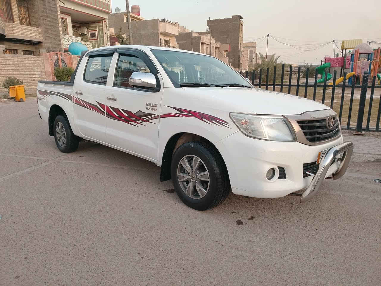 ..السلام عليكم 
هايلوكس موديل 14 
سياره بلادي مكفول من الضرب لا تبديل سونار موجود بل منشور 
كير محرك تبريد مكينه كفاله عامه بلادي 
تخم تاير شواصي مكفولات بلادي 
دوخل نظيفه سياره حلو معنا الكمله بل عافيه ياخذها 
رقم سليمانيه نكليزي سنويا جديد هزه جديد 
تحويل شوكت ما يعجبك حولك 
جاهزه من كل نواحي بل عافيه ياخذها سياره 
كير اوتوماتيك 
سعار سياره 195بي مجال شي بسيط 
العنوان بغداد بلديات نتصل وتدلل 
***********
