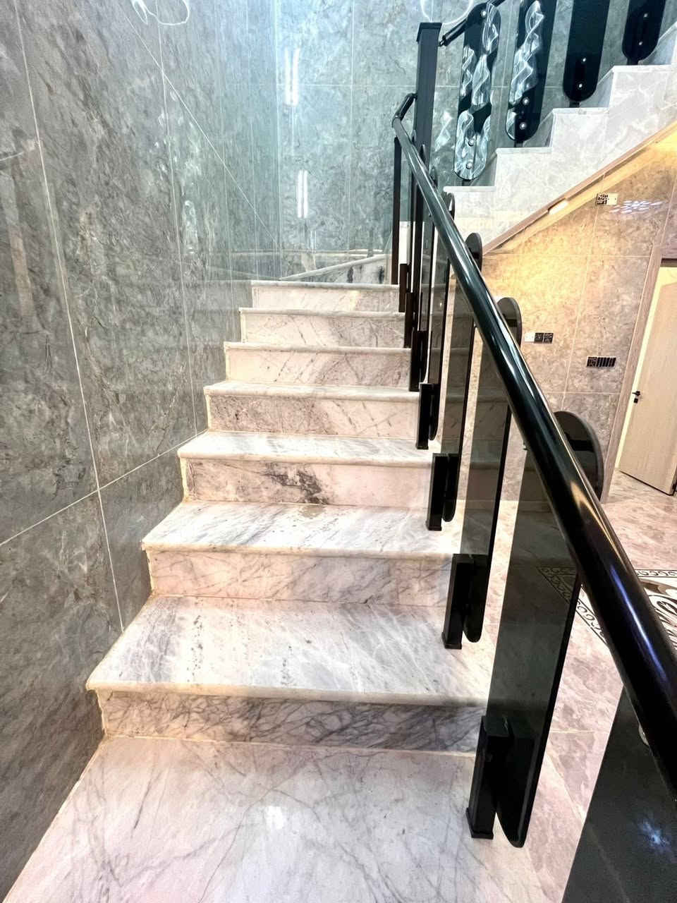 🏡 دار للبيع – موقع مميز
📍 حي السلام مقابل المدرسة الصينية
🔹 المساحة: 100 متر
🔹 سنة البناء: 2015
🔹 البناء: جيد
🔹 التصميم: طابق ونص
🔹 الموقع: حيوي وقريب من الخدمات
📞 للاستفسار والتواصل:
***********
***********
