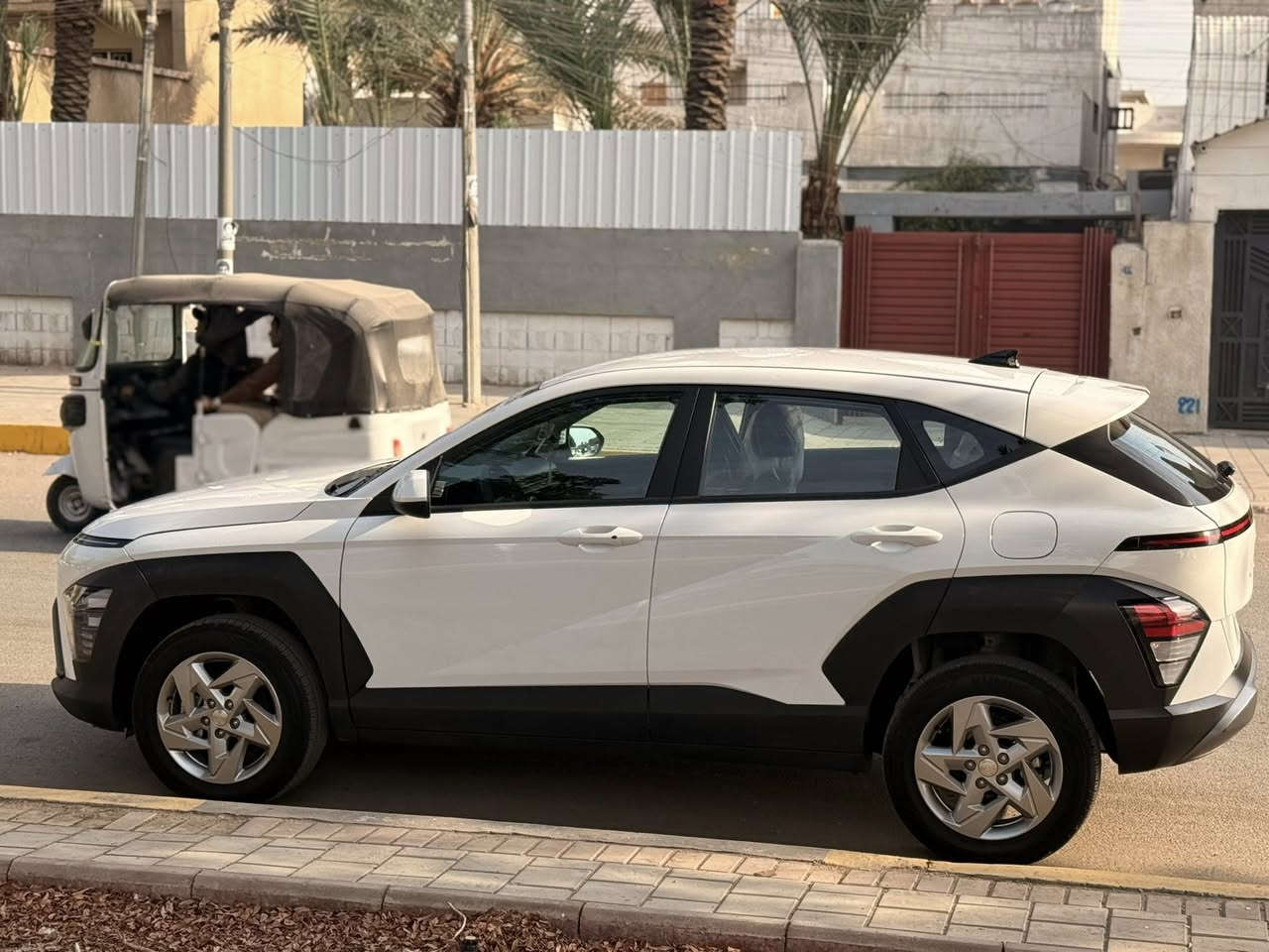 ياالله 
السلام عليكم كونا 2024 SE وارد امريكي 

Hyundai Kona Se 2024  2.0L 4 

       المسافة المقطوعه : 15 الف كم  
          حجم المكينه : 2000 دوش 
                    الايباك : سليم 
                       الضرر : موضح بالصور 
 

#مواصفاتها 
1. شاشه
2. كامرا 
3. ويل كب 
4. رادار 360
5.بصمه 
6.تشغيل عن بعد
7.هزاز بالاستيرن
8.لايتات زينو
9.لد امامي وخلفي
10 كيجات دجيتل 
تفاصيل اكثر هذا رقمي *********** 
مكاني بغداد
حي القاهرة
السعر 170
