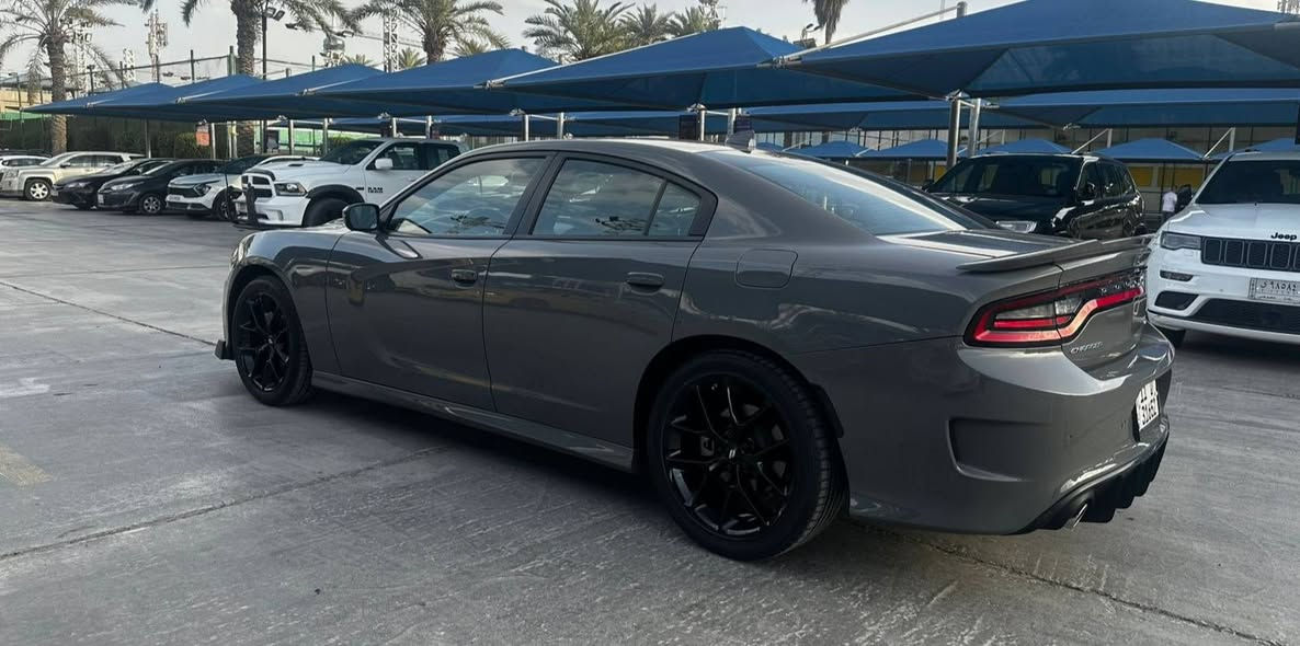 جارجر للبيع موديل 2023 
مواصفات GT العادية 
كراسي سبورت
كرسي كهرباء
سوبر تراك
حساس خلفي+كامره
ماشيه 19 الف ميل 
حادثها موضح بالصور كسر بالدعاميه وربع البنيد صبغ مكفوله بدون ايرباك 
مكان السياره المنصور 
للتواصل ***********
