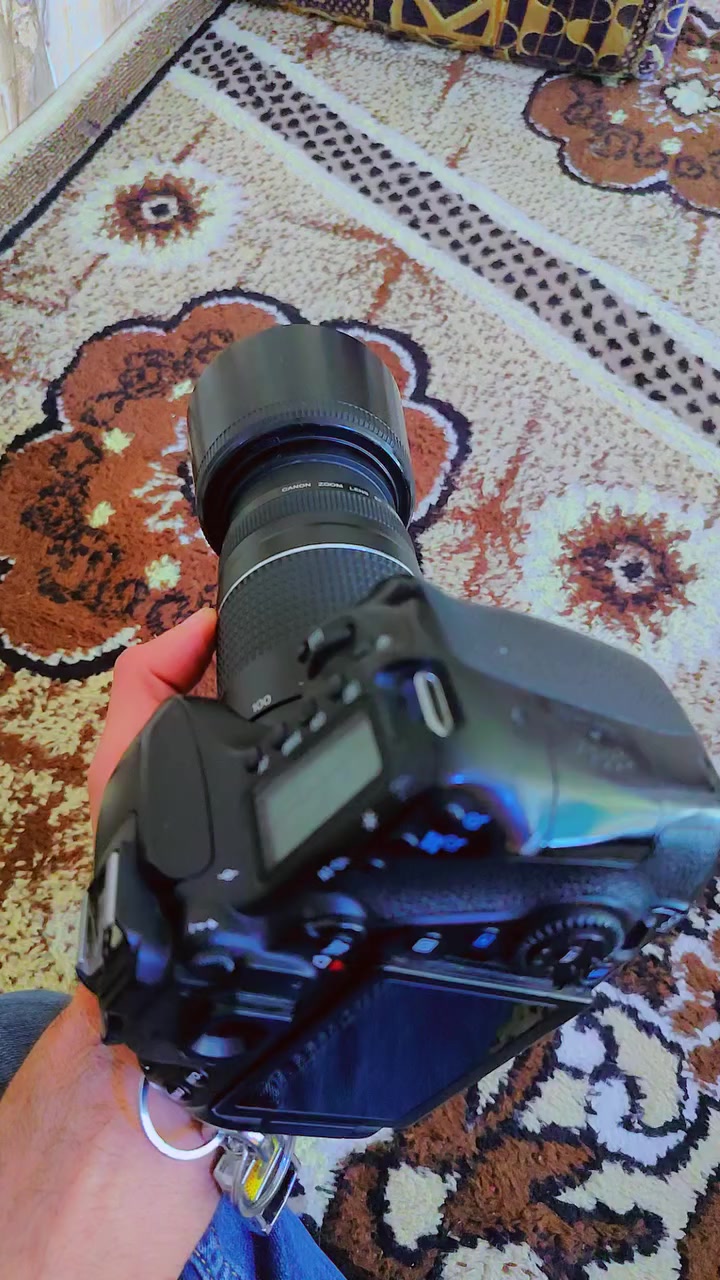 كامره كانون D80 لكامره لمس
وياهة عدسه ٧٥/٣٠٠ 

وشاحنه وجنطه 

 مكان ناصرية شطره

  السعر ٦٠٠ ومجال قليل


**إذا كنت صاحب هذا الإعلان وتريد حذفه لأي سبب، رجاءا أرسل رسالة إلى الدعم الفني**