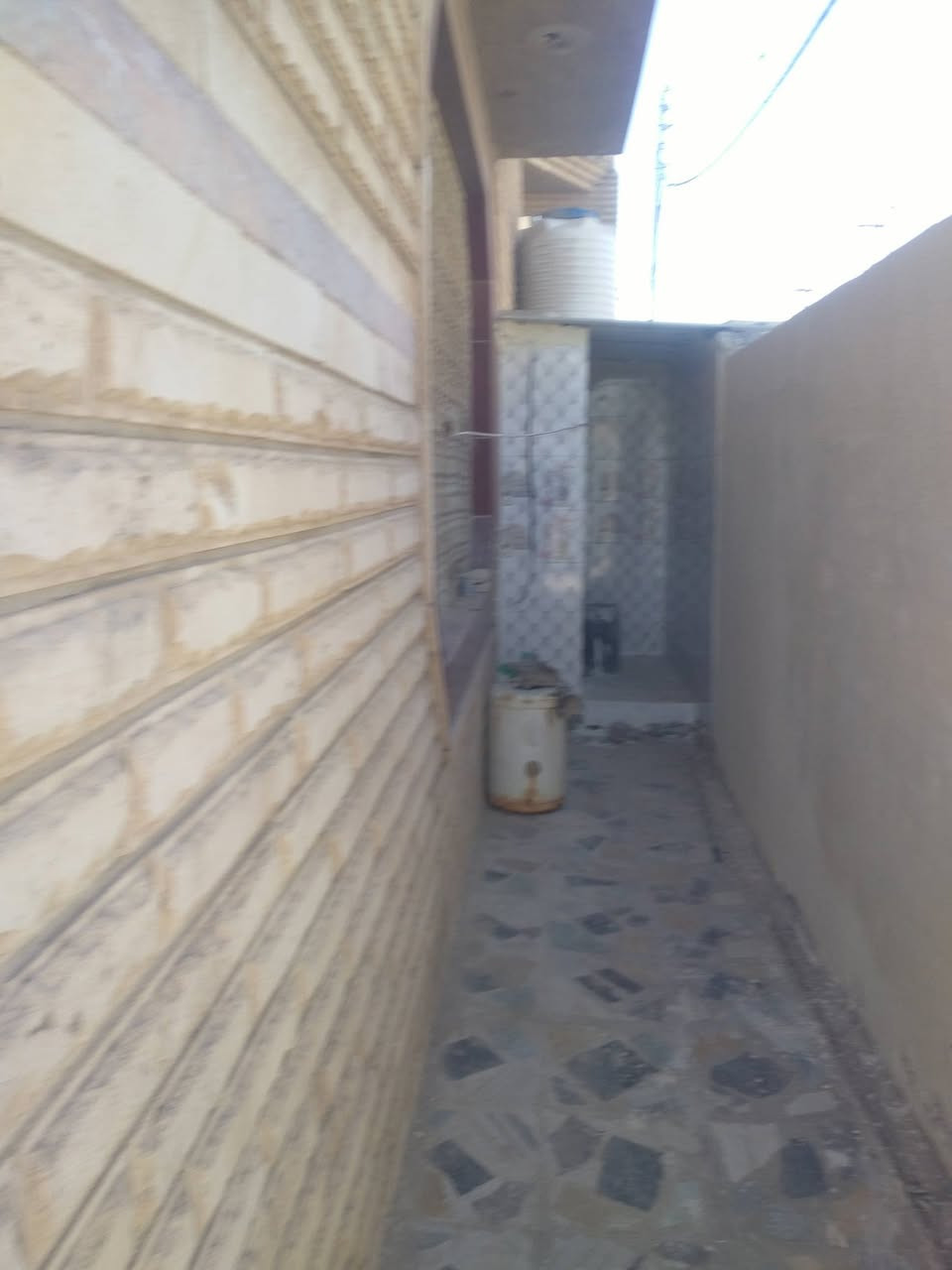 دار للايجار مساحه 160 متر بيت ركن بيت طابقين شارع 15 شارع الزهور سعر الايجار 650, مكتب حي السواق
***********
