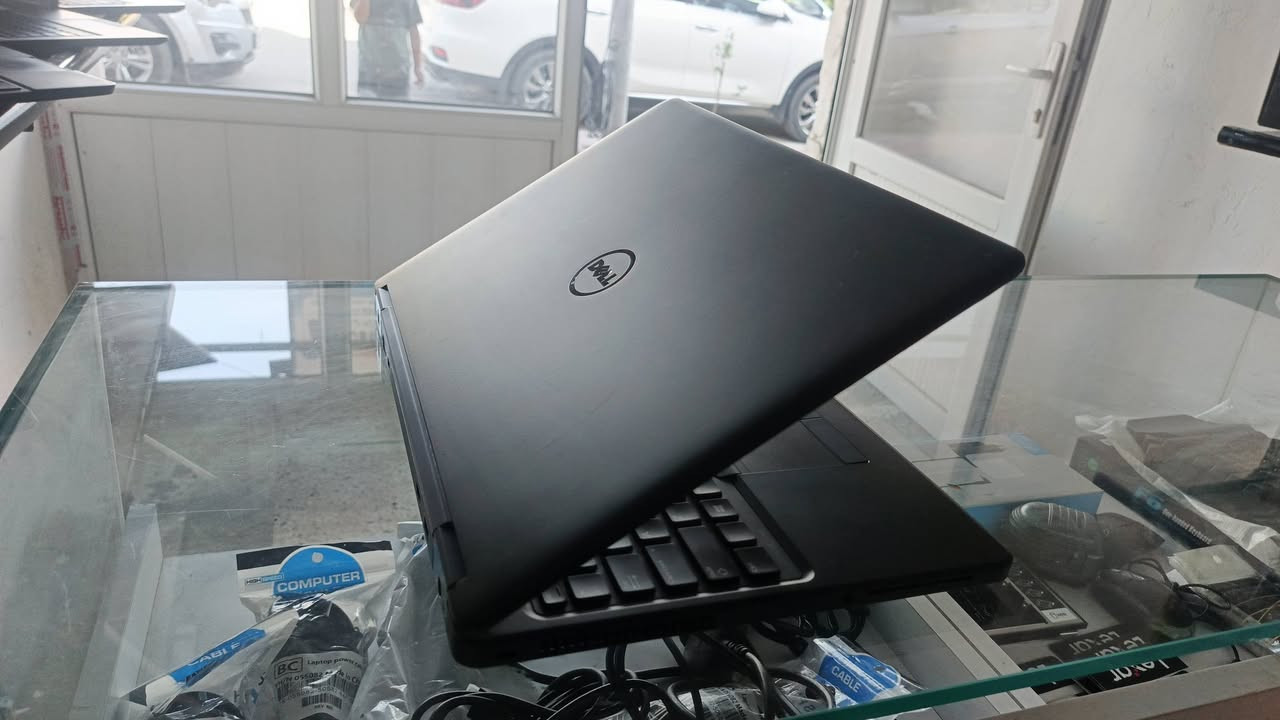 عرض خاص: لابتوب Dell أصلي بسعر لُقطة! 🔥
تبحث عن لابتوب للدراسة، التصفح، أو الأعمال المكتبية وسعره مناسب جداً؟

Dell Latitude E5550 هو الخيار المثالي والمضمون.

​💻 المواصفات الأساسية:

​🚀 المعالج: Core i5 (الجيل الخامس) - أداء سريع ومستقر.

​💾 الذاكرة (RAM): 8 جيجابايت - لتشغيل البرامج بسلاسة بدون تعليق.

​📁 الهارد: 500 جيجا HDD - مساحة كافية لكل ملفاتك ومحاضراتك.

​🖥️ الشاشة: 15.6 بوصة - حجم كبير ومريح جداً للعين.

​🔋 البطارية: بحالة جيدة واعتمادية.

​💵 السعر حرق: 165 ألف دينار فقط! 💵

​(سعر تنافسي جداً مقارنة بالمواصفات)

​📞 للحجز أو الاستفسار:

​📱 اتصل بنا: ***********

​📍 الموقع: مكتب محمد الصباح للحاسبات (تلعفر - حسنكوي - مقابل ستوديو مي)

​✨ الكمية محدودة! شرفنا بالمكتب وافحص الجهاز بنفسك، أهلاً وسهلاً بكم.
