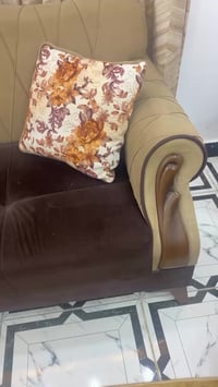 تخم ١٢ مقد يعني تخم ونص صار كم شهر من فصلنا مليون وميتين نريده ب ٦٠  ن...