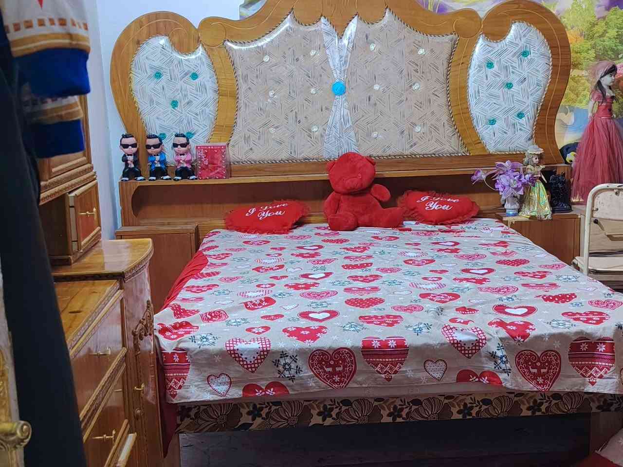 غراض للبيع كاونتر تسگام هوة وشافطة و الطباخ مامستخدمات وغرفة نوم خمس ابواب طابقين ضخمة للاستفسار على رقم ***********
