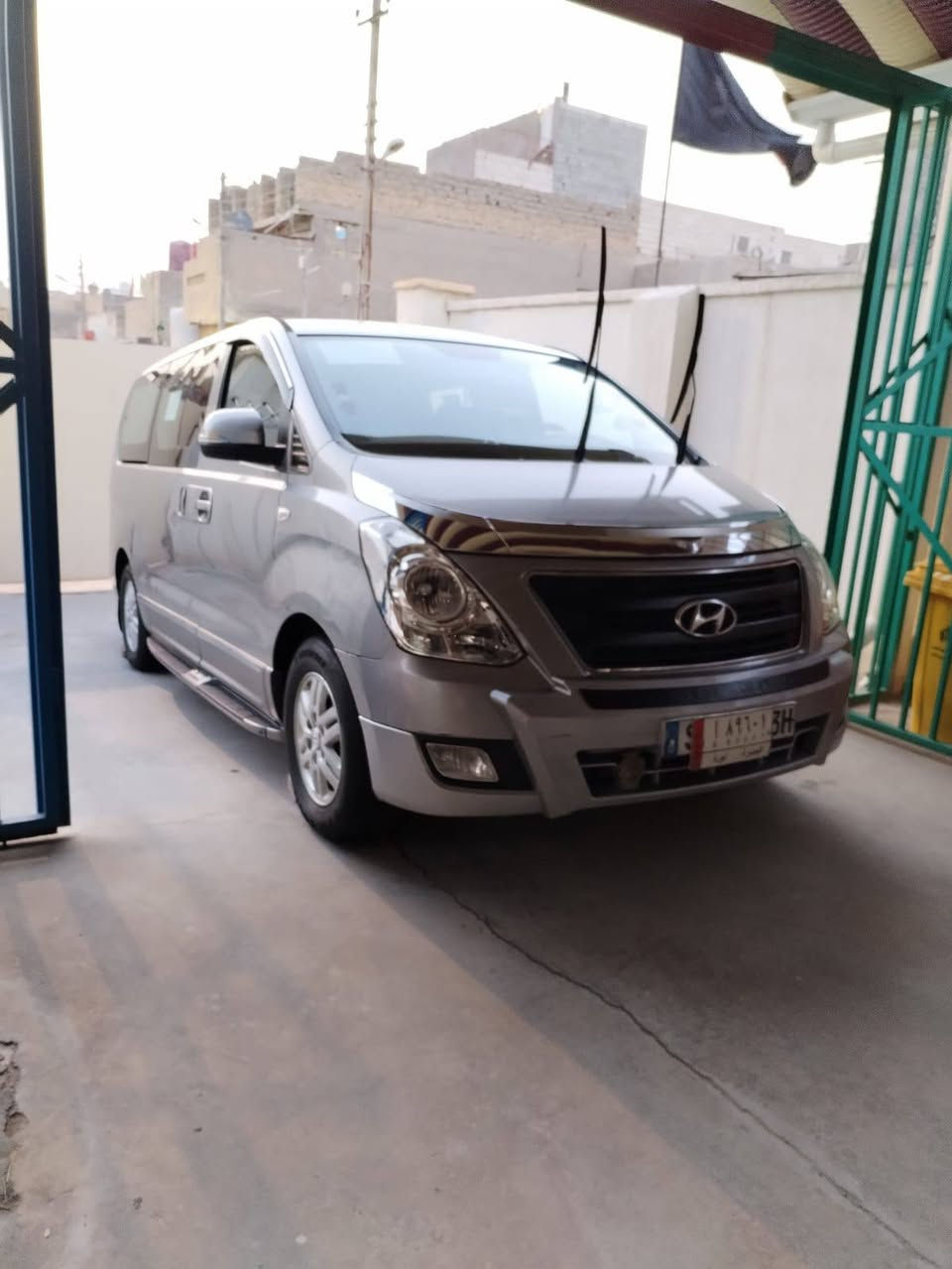 السلام عليكم ستاركس للبيع 2018 مكفوله من الضربه صبغ قليل رقم بصرة الجديد بسمي ***********
