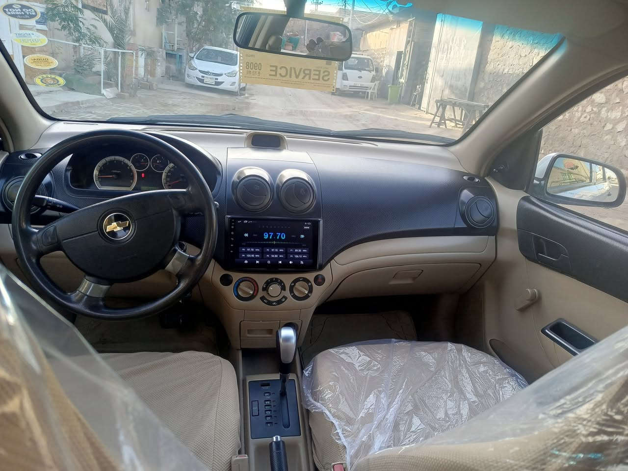 سلام عليكم افيو موديل 15جاهزه مكينه مفتوح على الشرط كير حداديه تخم تاير تبريد جاهزه على 24 حبايه ماشيه  264بيه مكانين صبغ بدون دواخل السياره كلش حلوه السعر 81وبيه مجال بصيط ***********مكاني نجف
