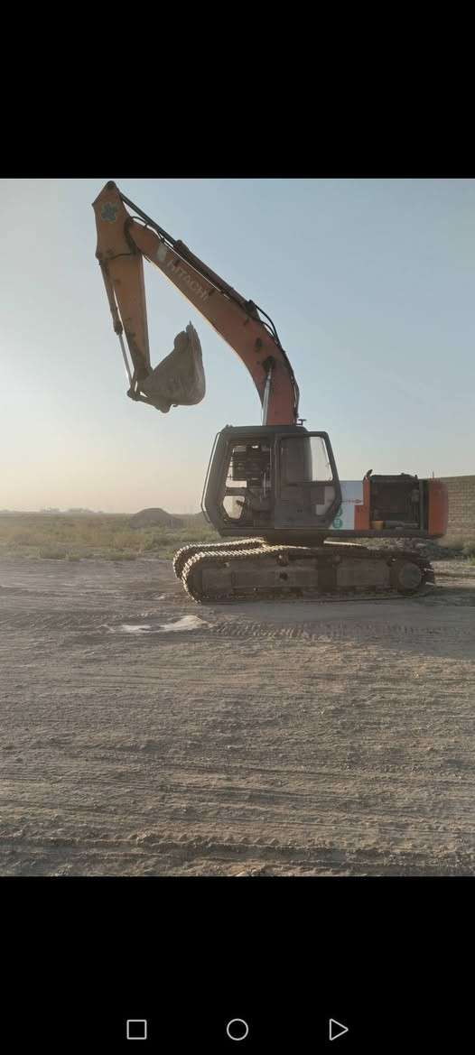 سلام عليكم حفاره تو للبيع حفاره رقم اسود واسط ابيع كلك سعر ٨٠ وبيه مجال قليل *********** العنوان ناصريه نصر
