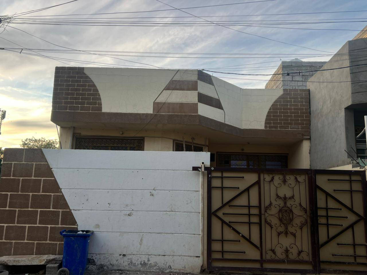 السلام عليكم دار البيع 120متر واجهه 8نزال 15 يحتوي عله غرفه نوم كبيره+صاله+ستقبال+صحيات+ومطبخ +ستقبال
رقم ستفسار***********
سعر٩٠وبي مجال قليل
