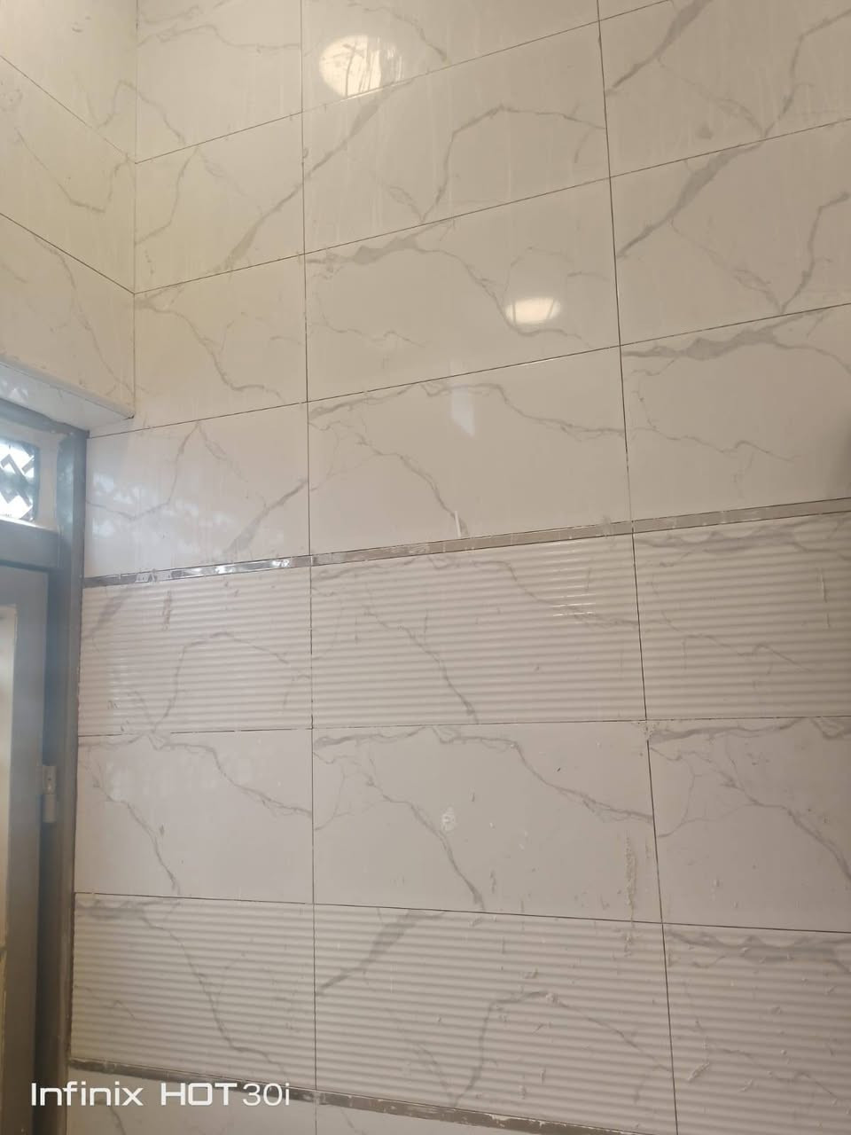 🏠 بيت خلفيه  حديث للبيع في حي الكرامة (موقع مميز على شارع سايدين) 🏠
​تبحث عن بيت العمر بمواصفات ممتازة وسعر مناسب؟ لاتفوت هذه الفرصة!
​المنطقة: حي الكرامة - توزيع المالكي.
​نوع العقار: بيت خلفية.
​المساحة: 100 متر مربع.
​نوع الطابو: طابو صِرف (سند جاهز للتحويل).
​حالة البناء: بناء حديث، جاهز للسكن الفوري ولا يحتاج لأي مصاريف إضافية.
​الخدمات: المنطقة مخدومة بالكامل (ماء، كهرباء، وتبليط).
​📞 للاستفسار والتواصل: واتس اب 
​✉️ أو الاتصال مباشرة على الأرقام التالية
📱 [‎***********⁩] ابو عباس 
📱 [***********]  ابو روان
