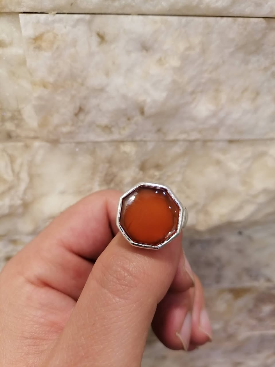 السلام عليكم
محبس عقيق يماني مشروط
صياغه يدويه وثكيل فضه 925
مع ساعه رولكس مع علبتها وكامل ملحقاتها
المكان النجف الاشرف ويوجد توصيل


**إذا كنت صاحب هذا الإعلان وتريد حذفه لأي سبب، رجاءا أرسل رسالة إلى الدعم الفني**