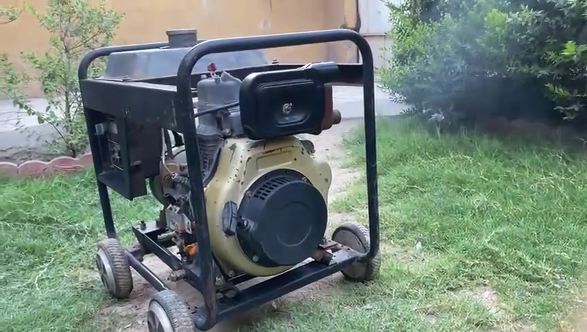 مولده كاز.  5kv نضيفه. حيل.  مال. تخزين.  ما مشتغله.  شرط تشتغل. نكره.   تانكي. تفصال.  تايرات. سكوتر.
المحرك. ما مفتوح بيه. برغي.   
الاستفسار.  ***********.
مولده كاز.  5kv نضيفه. حيل.  مال. تخزين.  ما مشتغله.  شرط تشتغل. نكره.   تانكي. تفصال.  تايرات. سكوتر.
