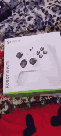 سلام عليكم يده اكس بوكس معا طاعده شحن وبطاريات 2السعر 60الف موجود واساب ***********
