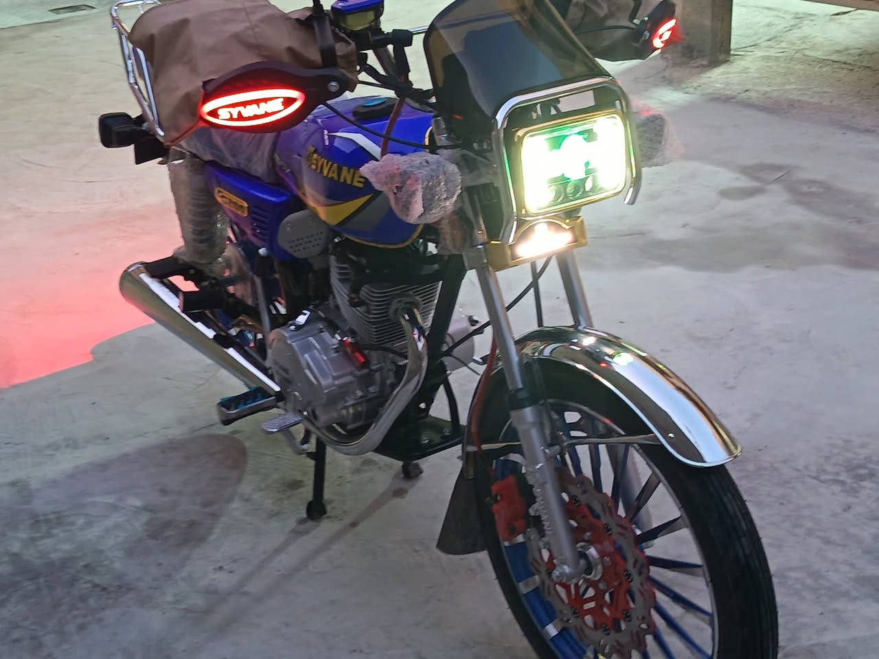 السلام عليكم
للبيع دراجه سولنك موديل 2025  محرك 200 cc
صارله أسبوعين من شغلته  بعده عل سحك بعده شركه حته العداد مال كيلمتر  بعدني ما شاده  
لتواصل ***********
