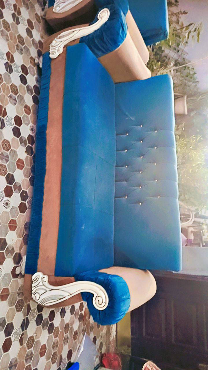 تخم مستعمل خمس قطع عشر مقاعد للبيع نظيف مابي ضرر ب200الشراي على الخاص او يتصل *********** الديوانيه على طريق الاسكان
