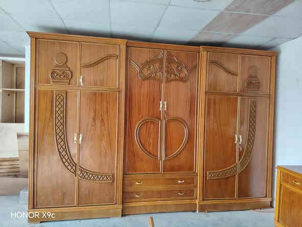 سلام عليكم يوجد غرف نوم عراقي نضافه 90 بل ميه لا استفسار تصل هاذ ا رقم ***********
