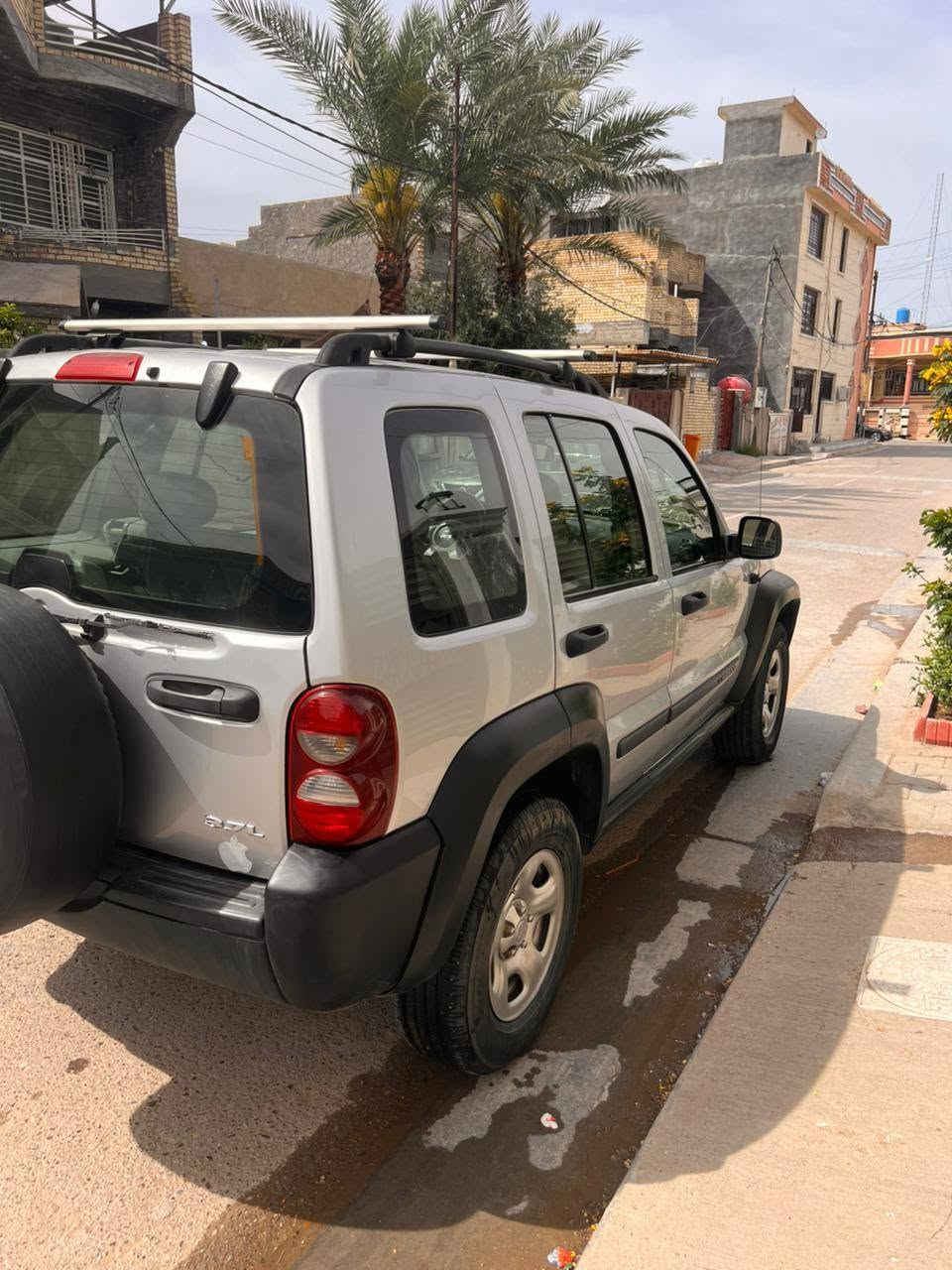 جيب لبرتي ٢٠٠٧ كلين بدون حادث صدر جديد تخم تاير جديد تبريد دوشمة جلد اصلي كير محرك كفالة ماشية ١٤٠
السعر ٧٥ ورقة رقم بغداد ألماني بأسمي 
***********
