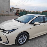 تەکسی کڕۆلا 2025 هایبرید 10 پارچە لەسەرساخەی لەپاش دەپارچەی بەرد بەشەر...