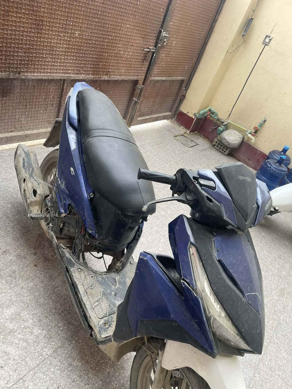 سلام عليكم دراجه البيع طافيه ماتشتغل وكايمه ابيع كوم حديد سعرهه 150  بيهه مجال مكاني  ***********
