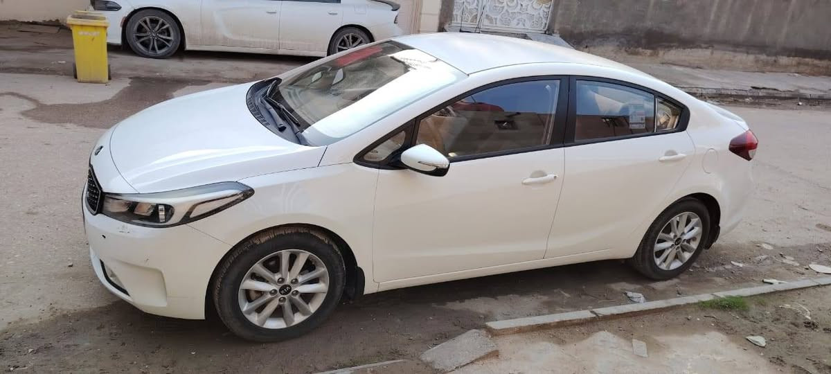 سيراتو ٢٠١٨ خليجي محرك ١٦٠٠ مكفول من الصبغ والبارد ماشيه ٧٨ الف باسمي تحويل ثاني يوم رقم ذي قار 
السعر ١٤٨ ورقة 
***********
