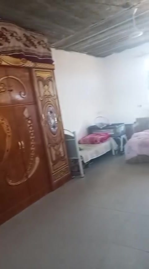السلام عليكم غرفة نوم للبيع
سته باب وملحق  نضيفة سعر٥٠٠ بيها مجال
عنوان مجمع الفرسان فوك من الحديد ***********
