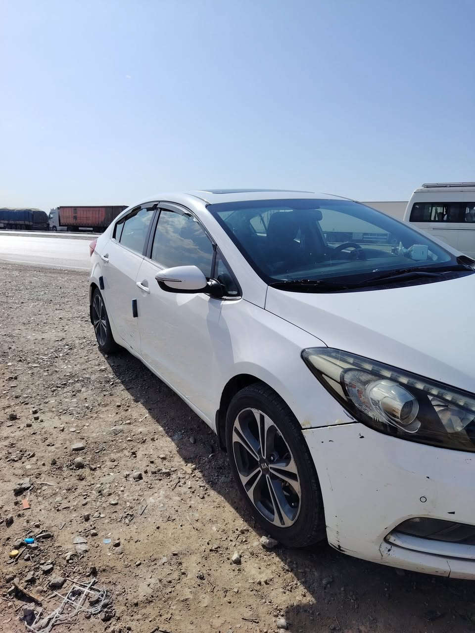 سلام عليكم سيراتو لون ابيض موديل 2016سيارة كامله موصفات عدا البصمة مكان سياره بغداد رقم سياره اربيل سنويه جديد رقم النكليزي هزه جديد  سياره مال جناي رقم الهاتف ***********
