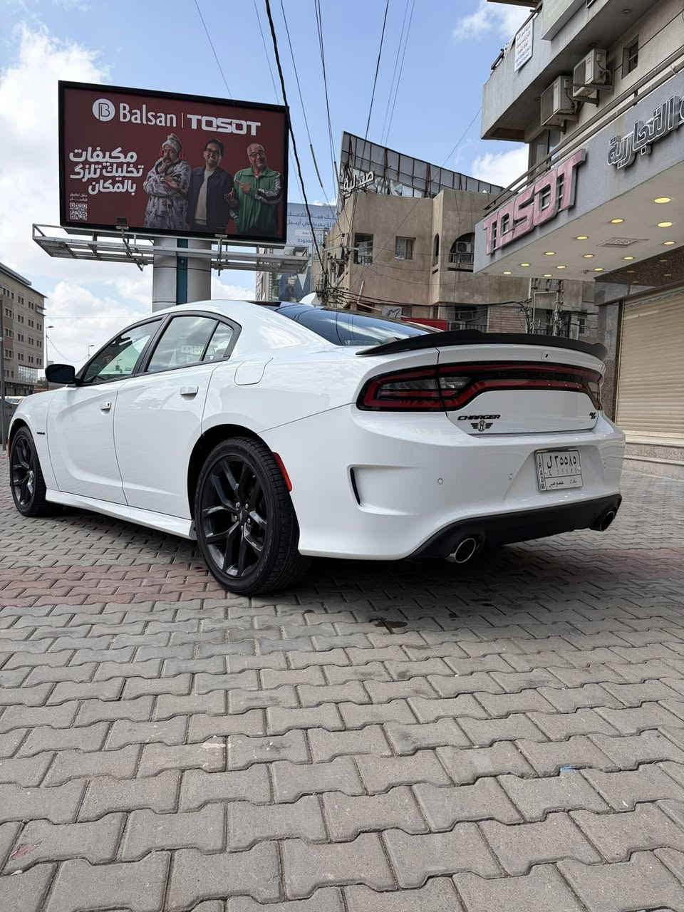 السلام عليكم للبيع دوج جارجر موديل 2022 RT  موصفات سوبر تراك الاعتيادية السيارة على وضعه البلادي وماشية 13 الف ميل نظيفة بمعنى الكلمة حادثه قطعة وحدة بنيد فقط مع سحب بسيط رأس الشاصي الايمن  وموضح رقم الشاصي مع السونار مع الصور السيارة سعره 24 ونص وبيه مجال بسيط 
مكان السيارة بغداد المنصور 
للاستفسار ***********
