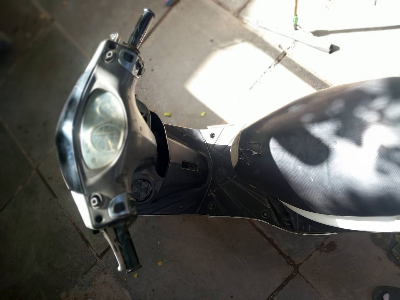 دراجة ما بيها باتري  و مكينه بيها خيط دخان دراجة ابيع كوم حديد كهربأياة كلها شغاله رايها ب300 و بيها مجال مو شراي لا يراسل بكاني شعب رقم ***********
