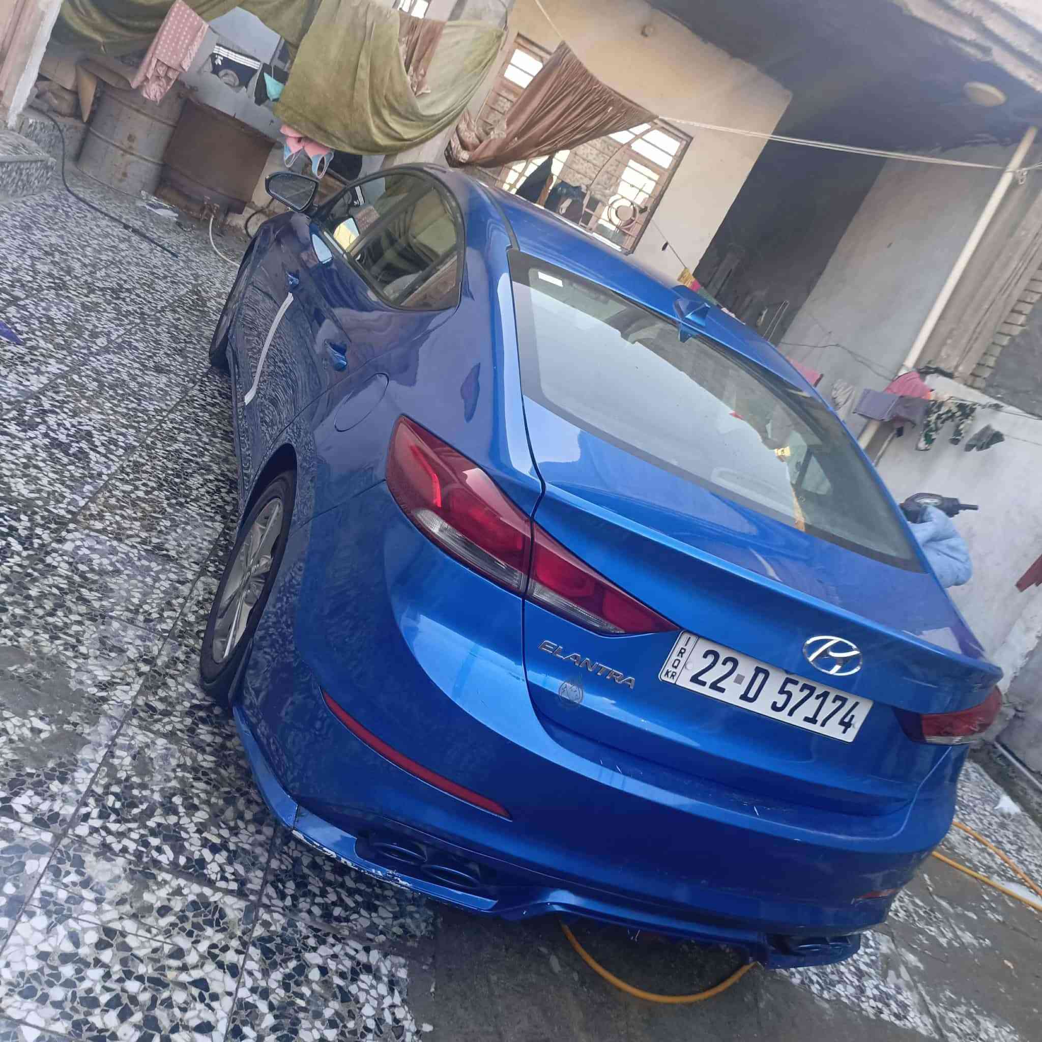 السلام عليكم الانتره موديل 2017
رقم اربيل دولي باسمي  هزه جديدة
بيه فقط بنيد وجاملغ الباقي مكفول كير ومحرك
سياره موجودة بكربلاء حي العامل
سعره 120 وبيه مجال قليل
***********
