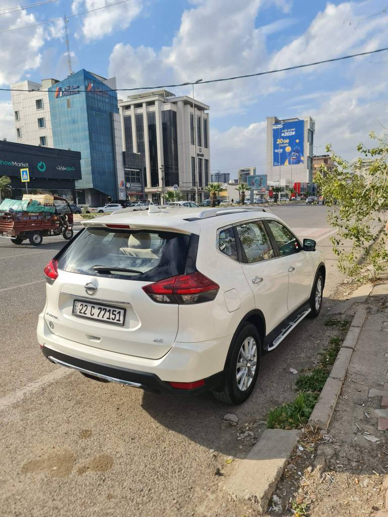 نیسان اکسترێل ٢٠٢١ بێ سبوغ تەنها یەک ساردی و پشت لایتەکەی گرتوە بێ ژورێ  لەچامرغی پێشەوە سەیارەی مالە  هەزە سەنەوی نوێیە وەک سفرە پۆ پەیوەندی *********** أربيل, العراق
