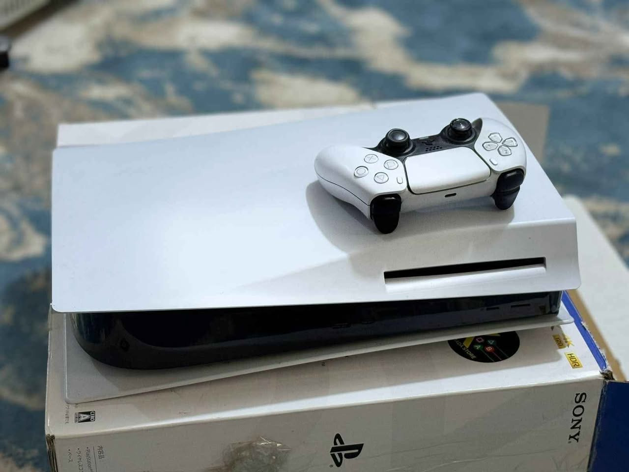 🎮 بلاي ستيشن 5 (PS5 Fat)  للبيع 🎮
​الحالة: نظافة تامة، استخدام قليل، الجهاز ما مفتوح نهائياً.
الموقع: بغداد - بغداد الجديدة (قرب فالح أبو العمبة).
​المحتويات:
​جهاز PS5:  مع الباكيت (الصندوق) وكامل ملحقاته.
​التحكم: جويستيك أصلي عدد 1.
​الألعاب: الجهاز بدون ألعاب.
​💰 السعر: 550 ألف دينار عراقي (بي مجال للطيبين)
​للتواصل: [***********] بغداد, العراق
