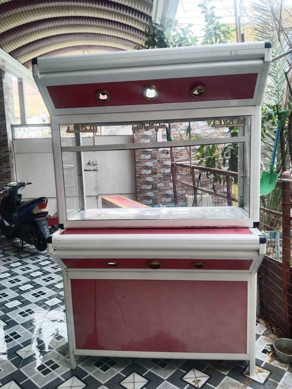 جام خانه وميز ملحق للبيع 
الاسكان الصناعي 
التواصل على الرقم ***********
