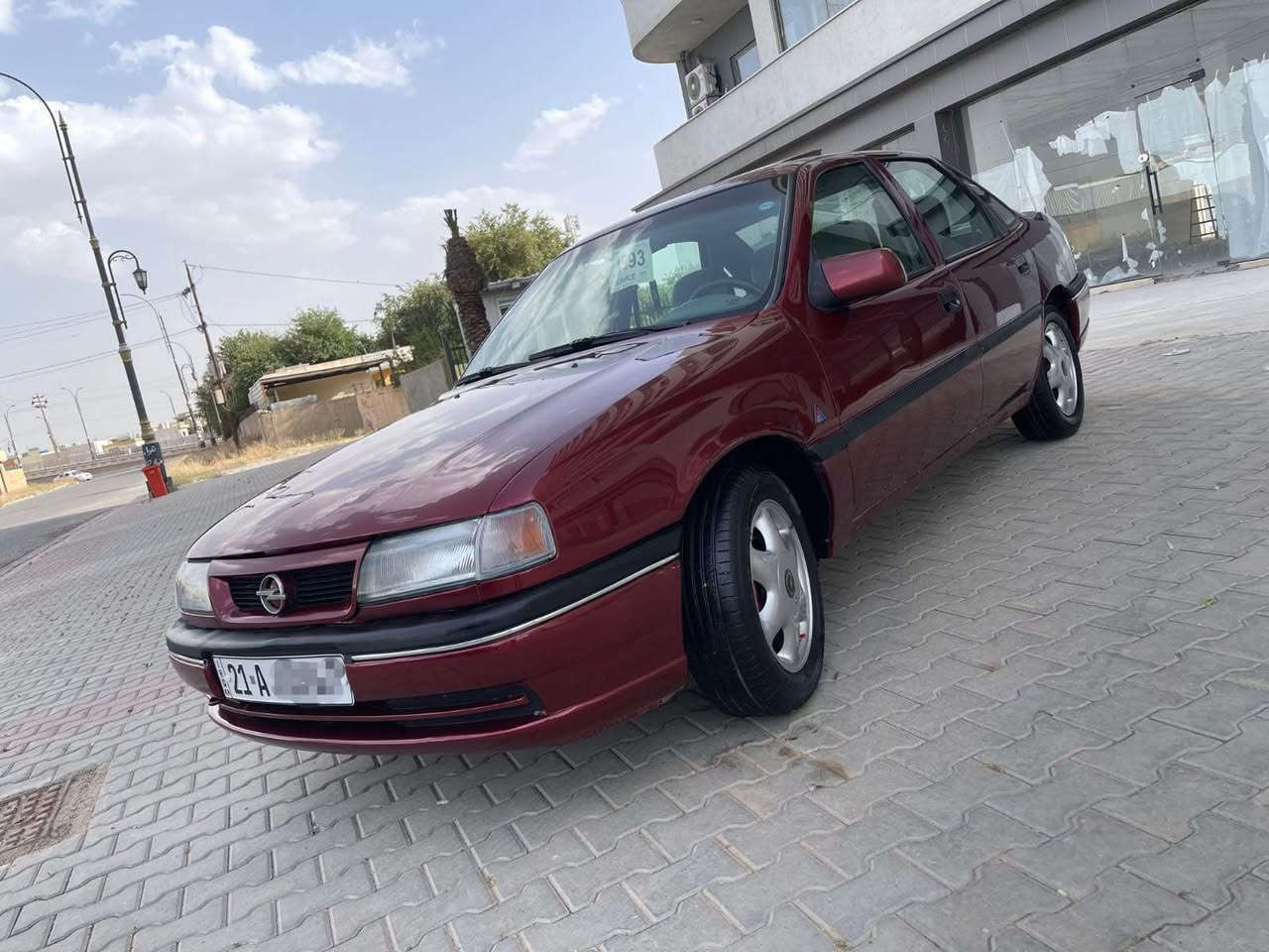 السلام عليكم
اوبل فكترا موديل 1993 

شرط التحويل  
بطاقة بانزين بيها 
محرك 18 كير اوتماتيك 
كير ومحرك شرط لاصرف لابخار 
مواصفات سقف سلايت قفل مركزي باور 
سياره بدون ضرر بدون خياسات مصبوغه عام بجماليه فقط 
  دواخل جديد لوك 
صدر امامي خلفي والكهربائيات كلها جدد شرط 
سعرها 51 بيها مجال بسيط لشراي مكان سياره كركوك
استفسار خاص او واتس اب متواجد فقط *********** كركوك, العراق
