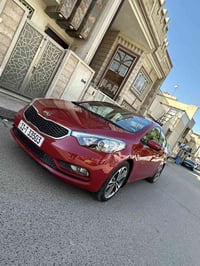 سيارتو 2016مكينه1600 سياره جديده مناقصها أي شي وره باب السائق بيها صبغ...