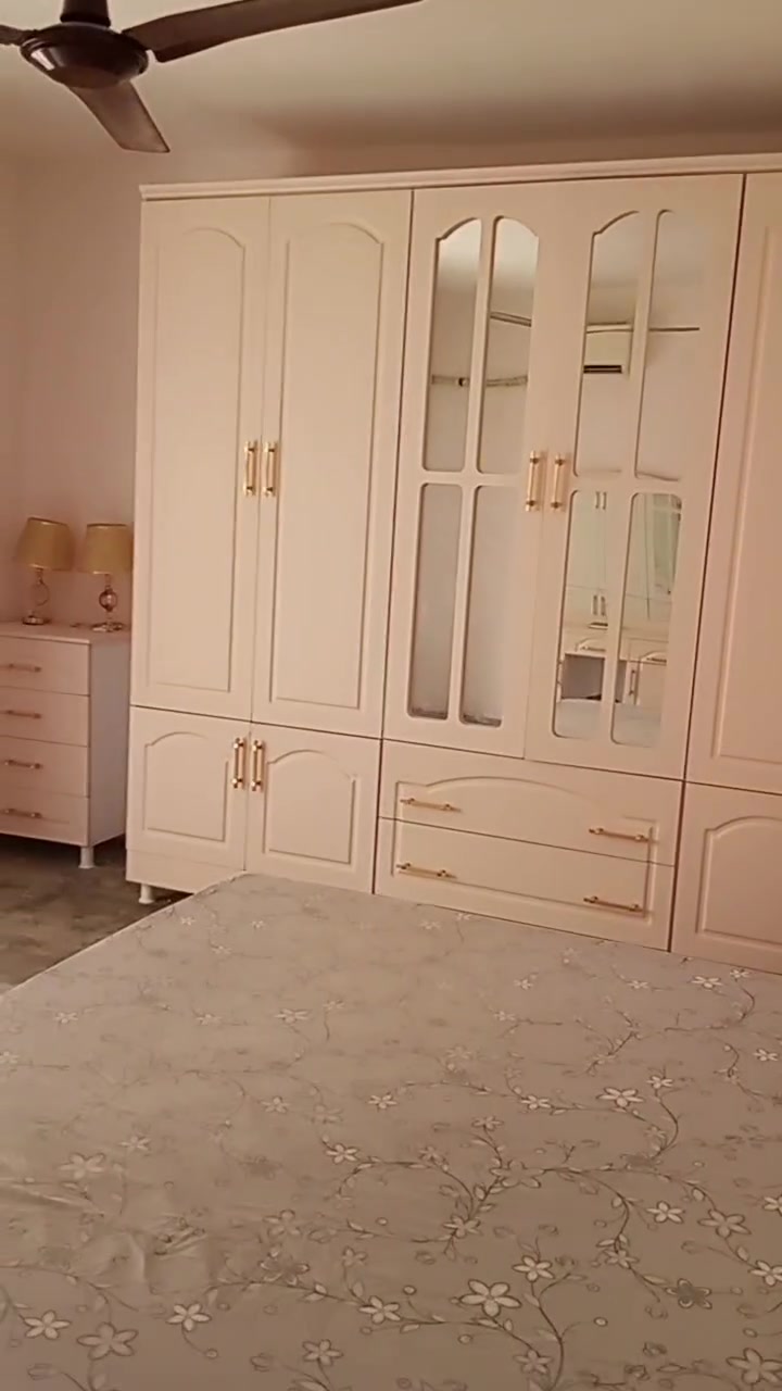 ثغرفه نوم  شغل عراقي  ع تصميم تركي فقط الغرفة ل بيع بدون دوشك جديده مراسله خاص ***********
