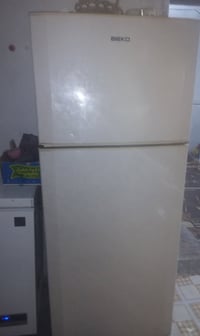 ثلاجة • عاطلة • حجم كبير