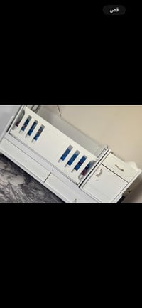 سرير طفل ويكون منفصل يرهم سرير نفر نظيف مابي اي ضرر  السعر ١٠٠ وبيها م...