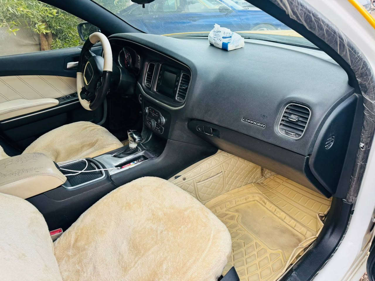 السلام عليكم
دوج تشارجر 2016 معلاية 2017 سنه وحده 
للبيع او مراوس
 خطها بغداد ناصرية
 مصفره هيئة وغرامات
 تخم تاير مكينة وگير وحدادية جديدة وجاهزة للعمل.
السعر 165 بيه مجال قليل.
مكانها الناصرية الإسكان الصناعي 
تواصل على الرقم *********** أو ‏‪0778 049 0444‬‏
ضررها چاملغ وبنيد تبديل 
بدون شواصي ودواخل وخالية من جميع العيوب وبالعافية على الياخذها
