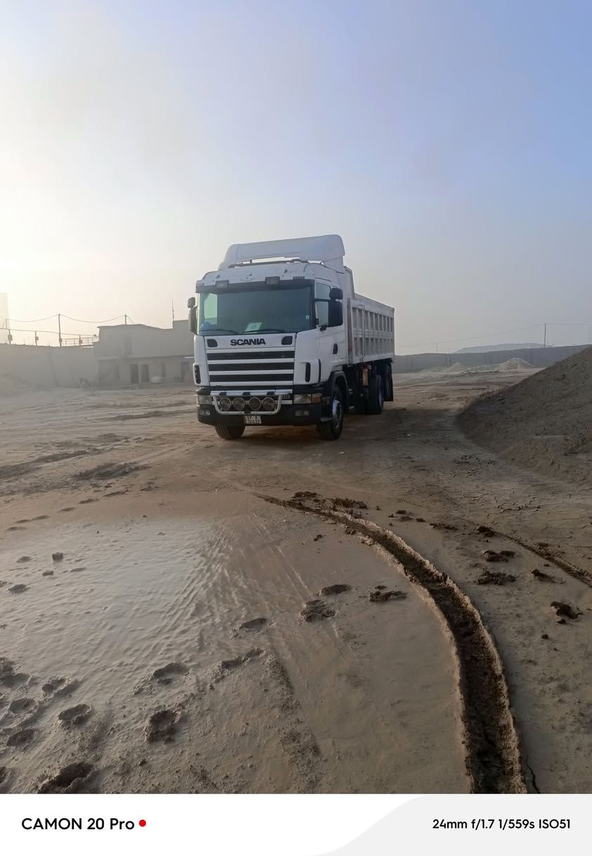 سكانيه للبيع موديل 2000سنكل جوبلس مكينه 6انجكتر كير 900شاصي مكفول السياره تخم تاير حداديه جديده تبريد ثلج سنويه جديه لغايه2030باسمي رقم دولي تحويل مباشر 
سياره جديده وجاهزه للعمل مابيه نقص لو برغي 
مكان السياره بابل 
***********
السعر 3دفاتر وبيه مجال للشراي
