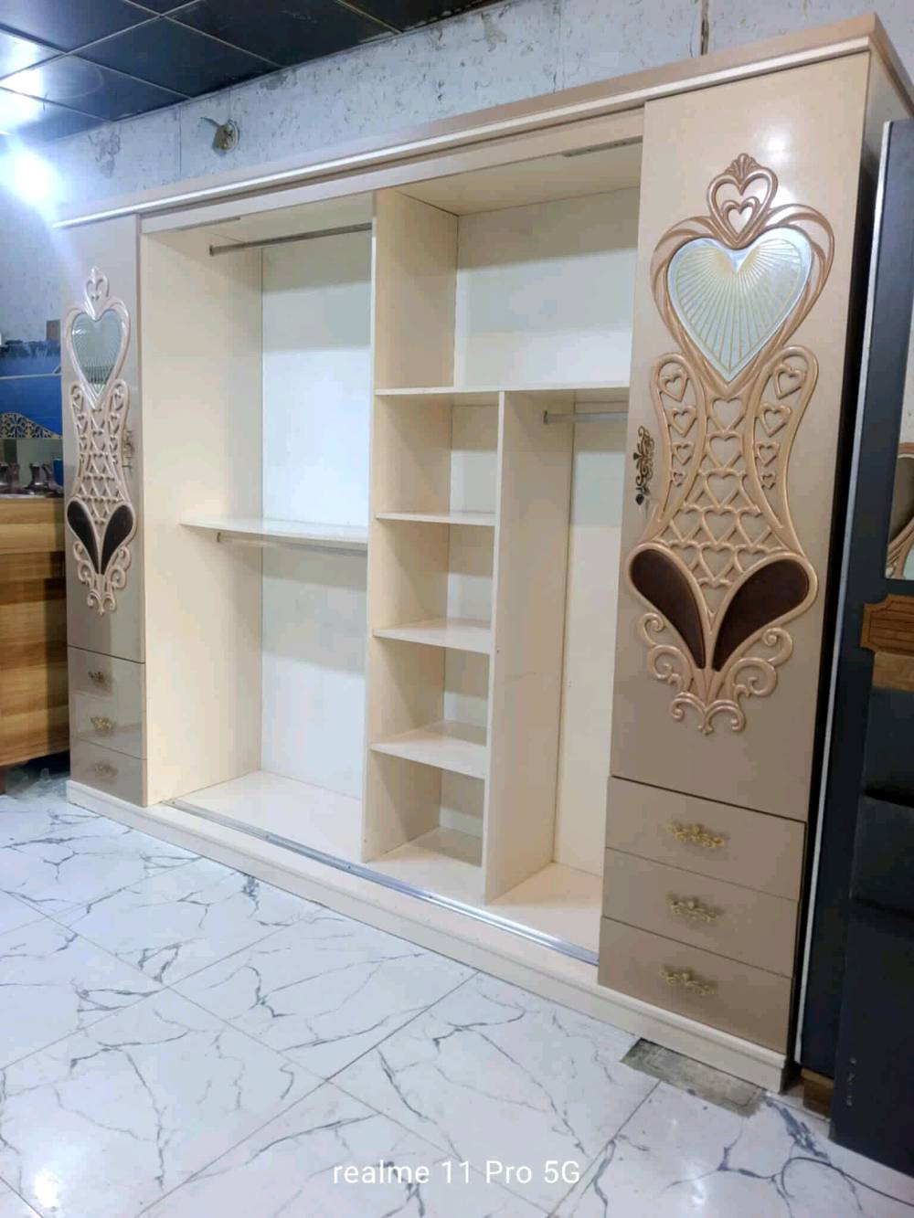 غرفه تركيه فول نضافه كنتور ضخم 3 متر سلايت 700 فقط واصل نقل وشد