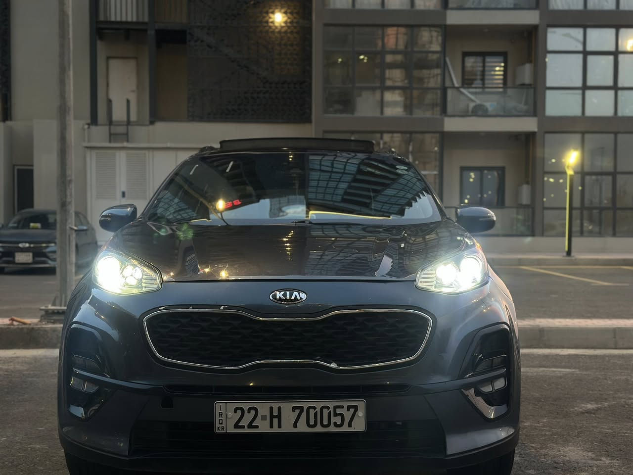 السلام عليكم ورحمه الله
للبيع كيا سبورتج 2020 وارد امريكي فئة ( S ) 
السياره  ماشيه ١٠٠ الف كيلو
المحرك GDI (٢٤٠٠) 
صور حادثها موجود بلمنشور
المواصفات :- 
بنوراما 
رادرات 
قطعتين تبريد 
كشنات جلد + تدفئة تبريد 
بجم (لايت) زنون 
تحكمات ستيرن جهتين 
ويل كب
شاشه كبيره
كامره دواره
نضام (سبورت -عادي- ايكو)
مانع انزلاق 
كروز سرعه
السياره رقم  اربيل ( تريد تحول ، تريد وكالة ) 
السياره حلوه و جاهزه ١٠٠٪؜  وبحالة جيدة جداً 
 مكان السيارة / بغداد حي الجهاد - الامن الوطني 
ملاحظة / السيارة بيها رصعة بالصندوك و بيهه باب سايق والي وراه كلير من امريكا وحادثها فقط بنيد تبديل 

السعر ١٦٣ $ ورقه وسهلة 
للاتصال 📲 ***********
