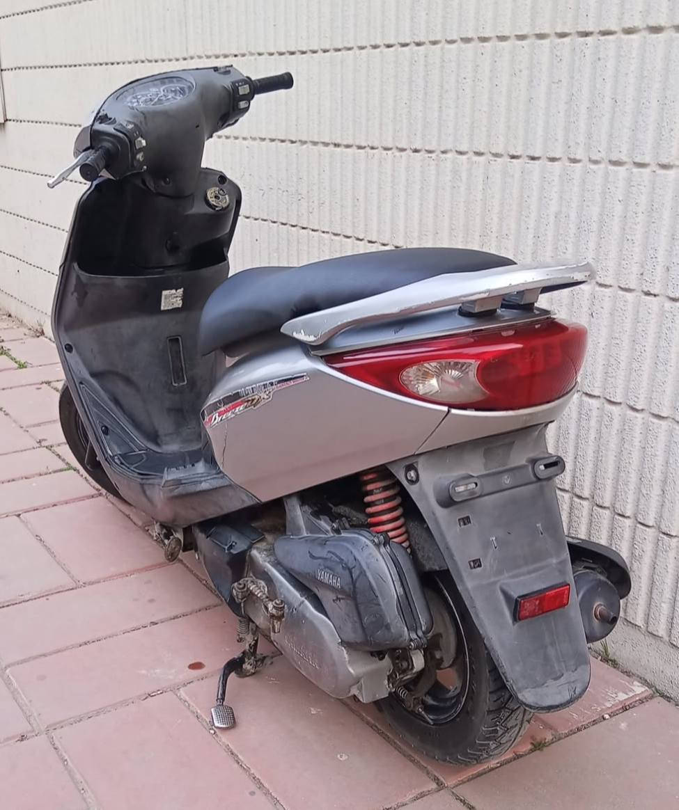 السلام عليكم
السلام عليكم 
بريز 140 كابريتر 
مكينة مكفوله ما مفتوح بيهه برغي 
كل شي شغال ما بيهه اي نقص 
كفرات بلادية كلهه ختم واحد ويه السوادات 
مكان الدراجة بالصالحية 
السعر 650 قفل من الاخير بدون عملة 
للاستفسار  ***********
