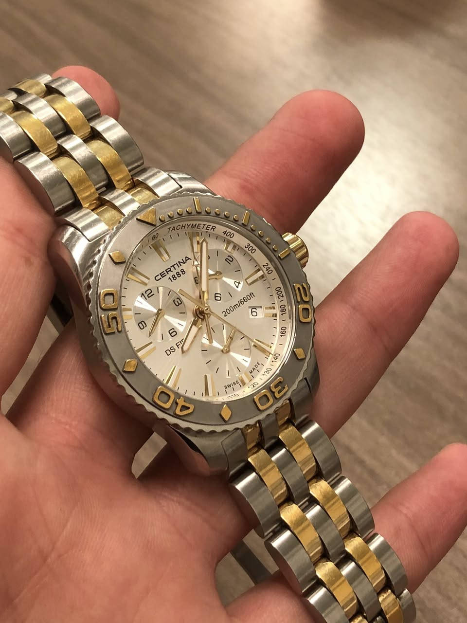 سيرتينا كوارتز سويسري اصلي 🇨🇭🇨🇭🇨🇭
موديل DS first
نظام كرونوغراف // جميع السناتر شغالة // القفل بحري // زجاج مقاوم للخدش // السير الاصلي كامل والقفل الاصلي // مقاومة الماء بعمق ٢٠٠ متر // القطر مع الزمبلك 50 دون زمبلك 41 // السمك او الارتفاع  15 // الساعة مختومه ومعلمه من كل مكان 
‏🇨🇭السعر خاااص لطفاا🇨🇭
يتوفر توصيل لكل المحافظات


**إذا كنت صاحب هذا الإعلان وتريد حذفه لأي سبب، رجاءا أرسل رسالة إلى الدعم الفني**